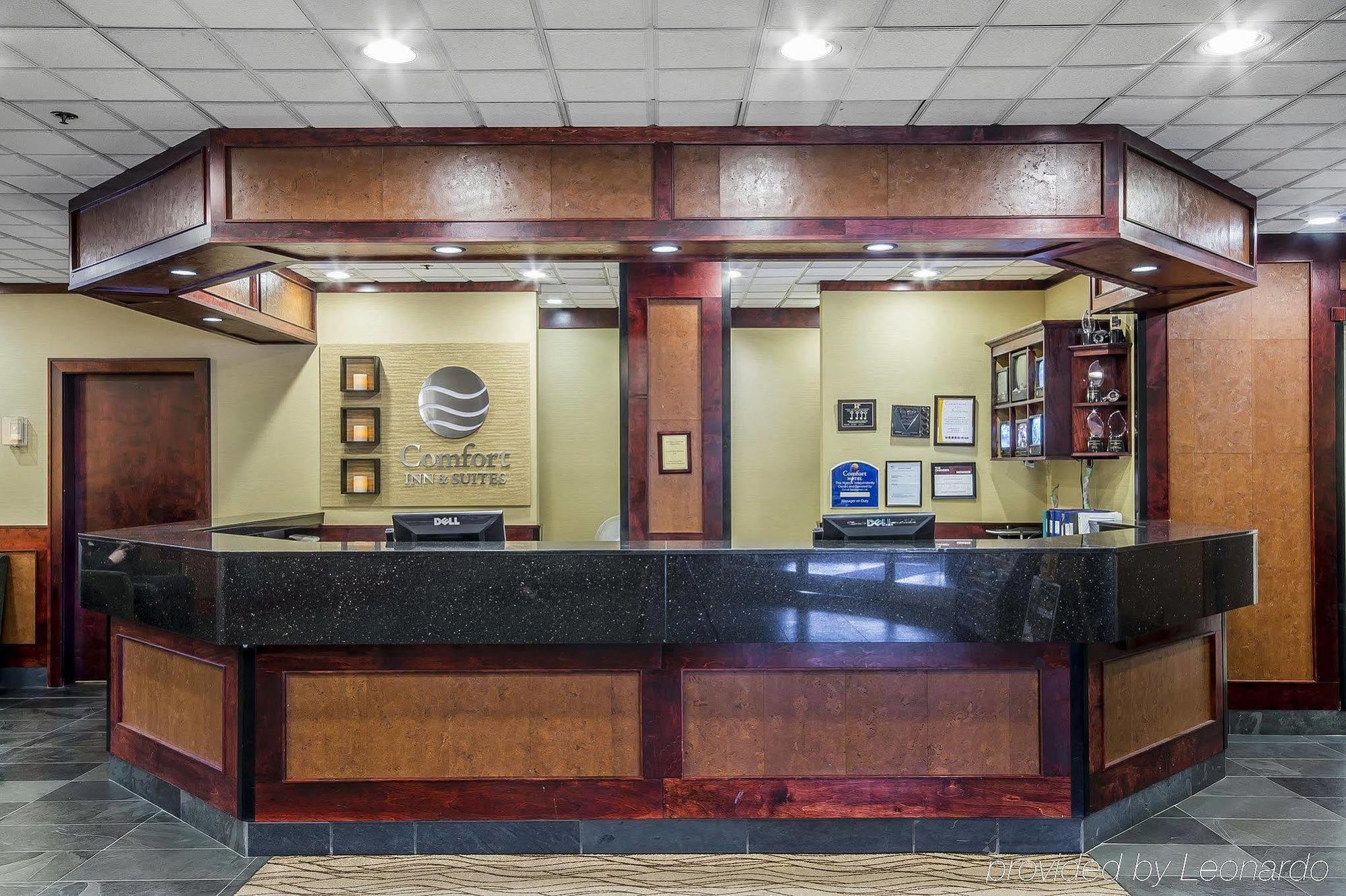 Comfort Inn & Suites Виктория Экстерьер фото