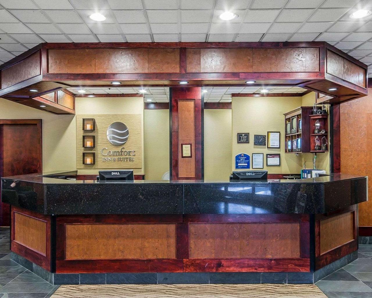 Comfort Inn & Suites Виктория Экстерьер фото