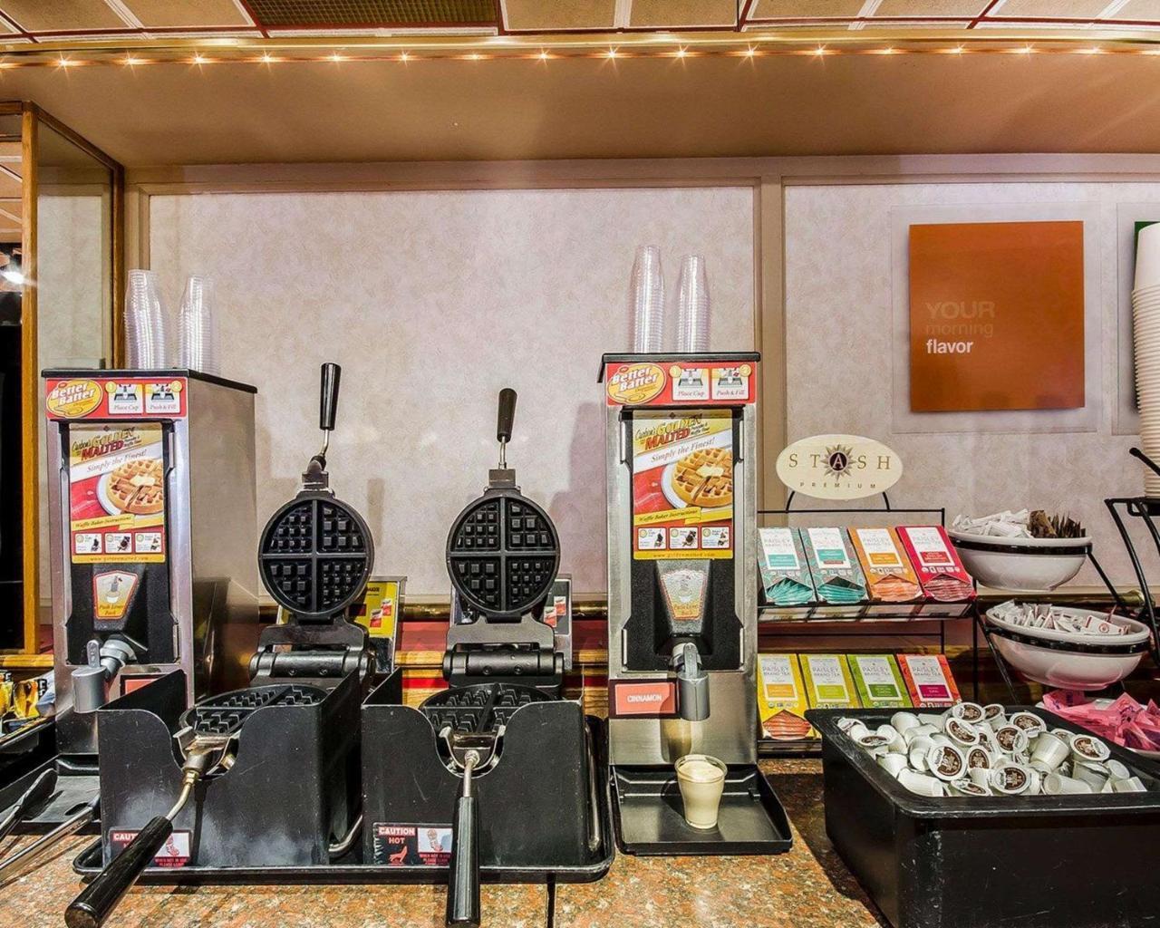 Comfort Inn & Suites Виктория Экстерьер фото